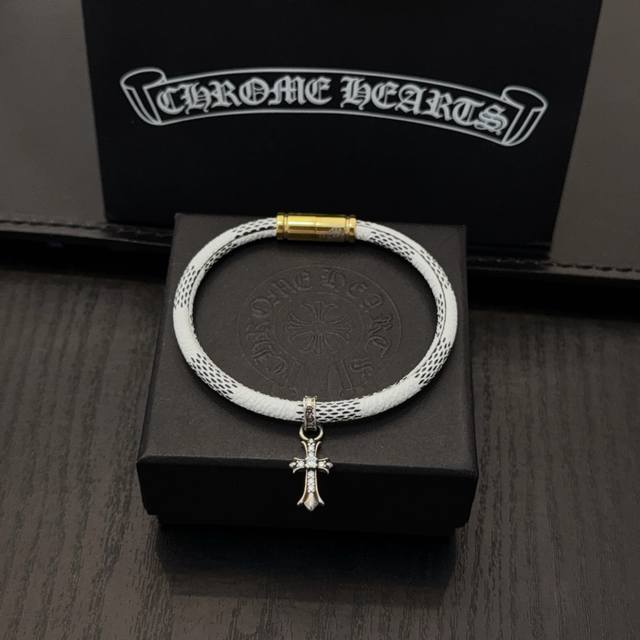 新款 专柜品质 Chrome Hearts克罗心十字架皮绳手绳，凹凸造型不同的花纹设计风格 呈现出与众不同 十字架 童军花是克罗心的志 所以更经久不衰 正品打版