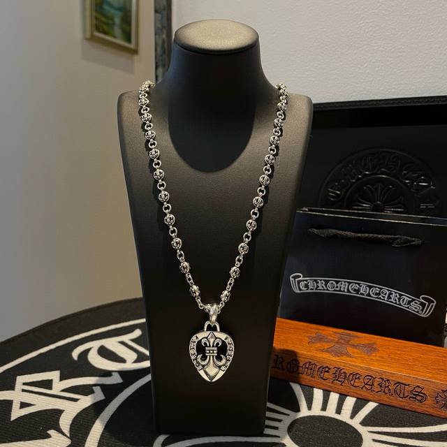 抖音 快手 Ins 小红书 直播热门 ，新款 专柜品质 Chrome Hearts克罗心骷髅头项链 ，心型十字架吊坠，凹凸造型不同的花纹设计风格 呈现出与众不同