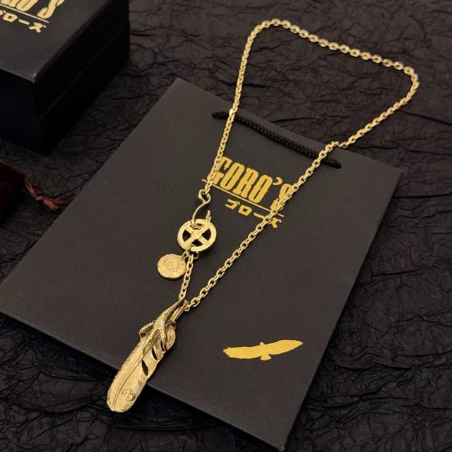新品上架 Goro’S高桥吾郎黄金色鹰爪羽毛项链，顶级版本，认准独家拍摄，主攻高端市场 ，快手 Ins 小红书热门款，绝对区别普通版本！图片产品细节与Zp一致！