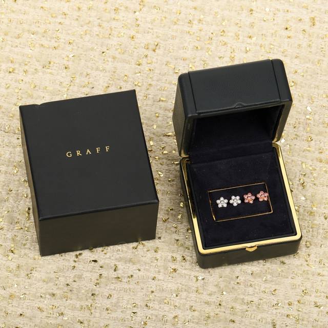 210134 我们出品 繁花耳钉，可订做18K真金真钻版，只做对版真金货，价询客Fu，pk市面各种金货 Wild Flower耳钉的钻石花朵轻盈优雅地盛放，洋溢