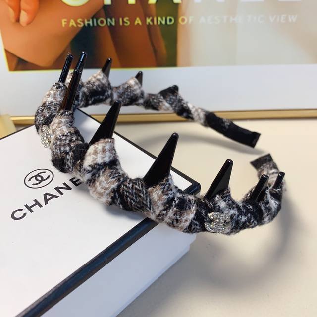 chanel小香 Chanel发箍 秋冬新款简约风轻奢风发箍气质百搭小仙女必入单品名媛风十足～宝藏款 闭眼入推荐款 单个