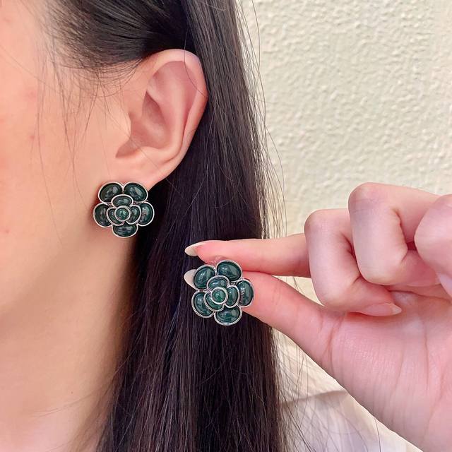 香奈儿山茶花字母双C耳钉