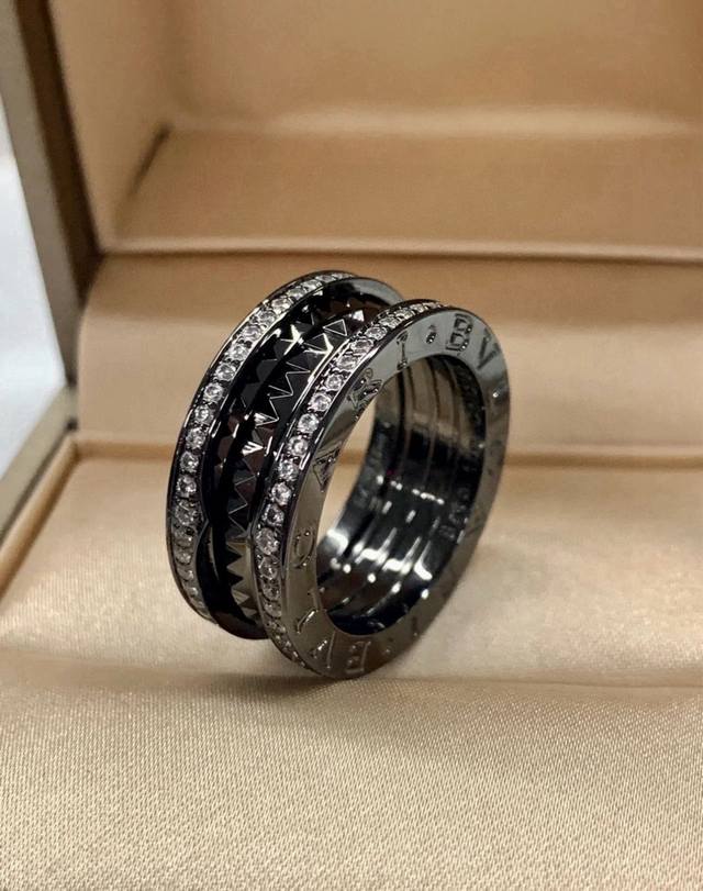 我们出品 宝格丽戒指带钻窄版戒指 Zp78000+ 认准唯一一家真正购入珠宝类Zp开发的，可订做真金真钻，只做对版Zp真金货，pk市面各种金货 B.Zero1R