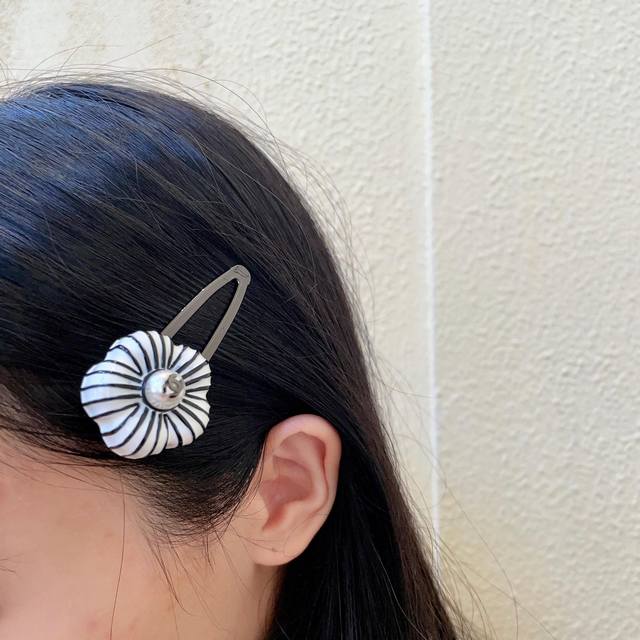 香奈儿山茶花双C发夹