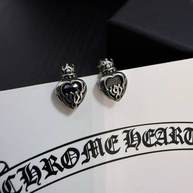 新款 专柜品质 Chrome Hearts 克罗心皇冠爱心耳钉 进口电镀工艺 精工 ～正品开模潮流时尚必备 男女均可佩戴 情侣款同款 摇滚朋克泰银风格 复古元素