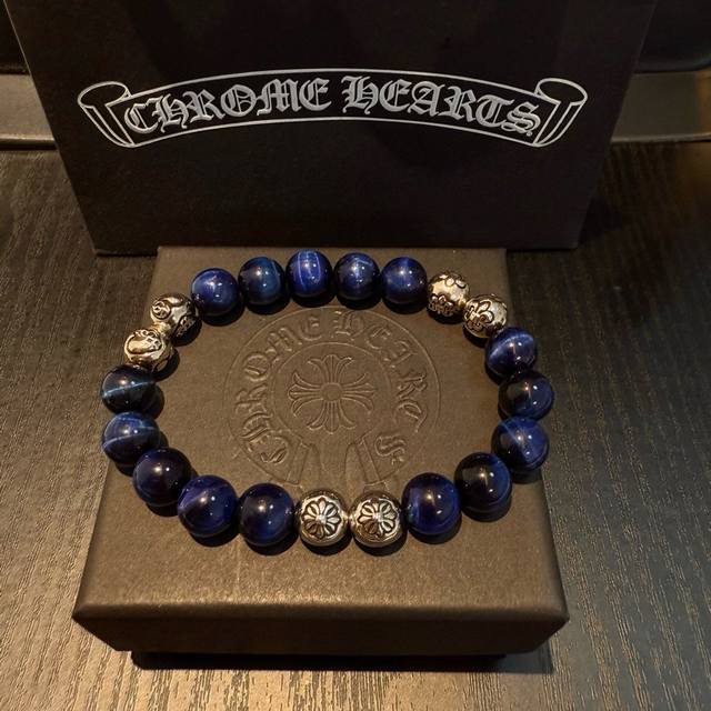 新款 专柜品质 Chrome Hearts克罗心经典复古多元素青金石手链手串，凹凸造型不同的花纹设计风格 呈现出与众不同 十字架 童军花是克罗心的志 所以更经久