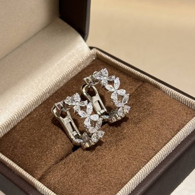 A6787 T家 新款 大号 马眼 蝴蝶耳环 完美出货 精选925纯银材质，pt950铂金层电镀 手工镶嵌5A级仿真钻 闪亮正低调华丽 参加派对秒杀全场 电镀厚