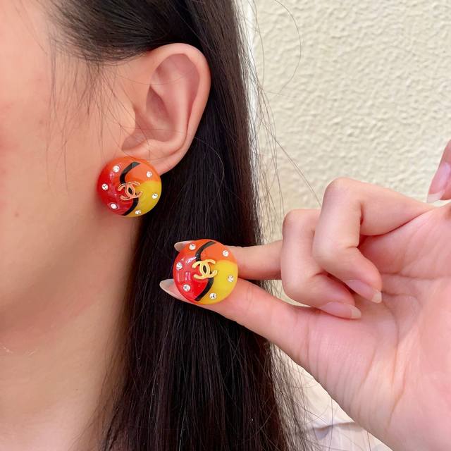 香奈儿彩色双C耳钉