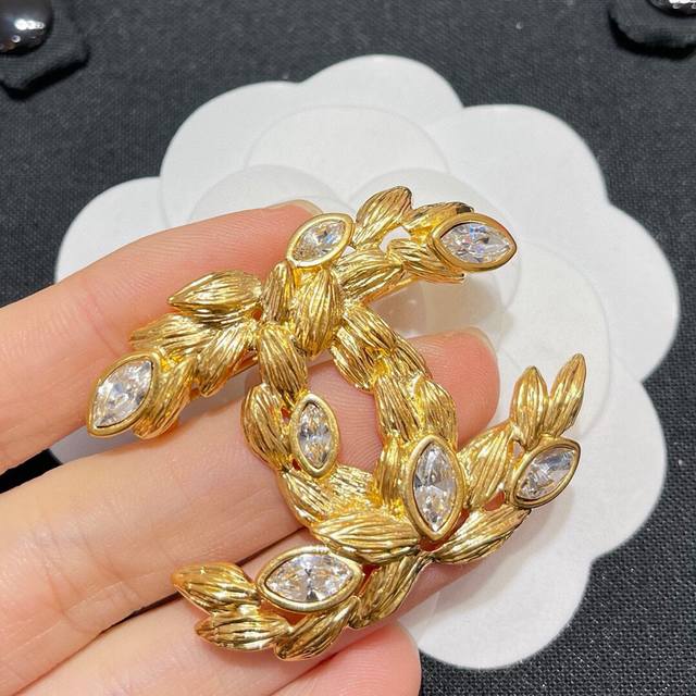 编号Xxz0023 实拍 麦穗胸针只做Zp开发 高端原版制定 奢华大牌小香双C家 20年高端手工系列 种草好久的金叶子麦穗双C 麦穗胸针这一季一定不要错过的胸针