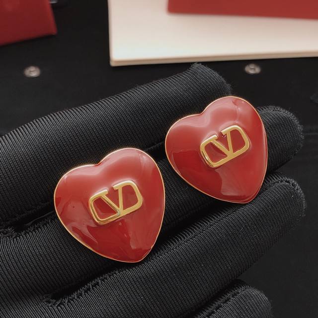 编号Ved0021 Valenti*O最新款红色爱心耳钉 一致Zp黄铜材质