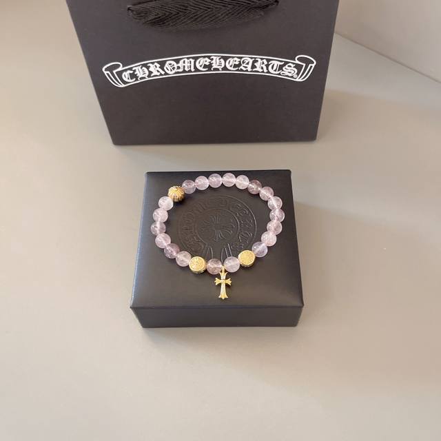 克罗心带梅红钻 新品发布巨美最新款手串档次更高明星同款 细节对版非市面亮面版型 这款一直在出 克罗心里面热卖款 非常好搭配潮流衣服