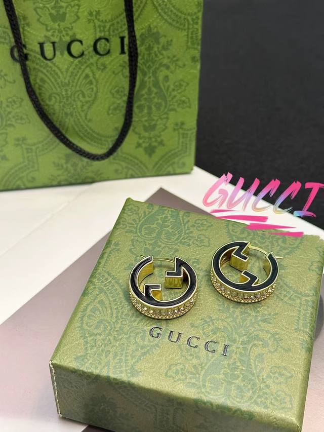 Gucci新上这个Blondie系列也太美了吧 每一个都长了我的审美点上 实物超级闪 属于可以闭眼买的时尚单品 自购正品独家开模，真正的一比一复刻 很气派！实物
