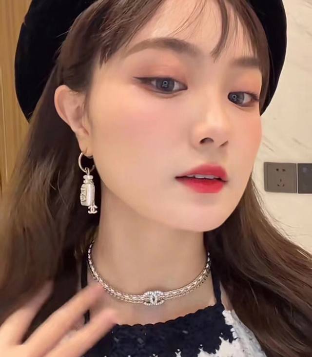 Chanel 蛇骨链编织Choker项链