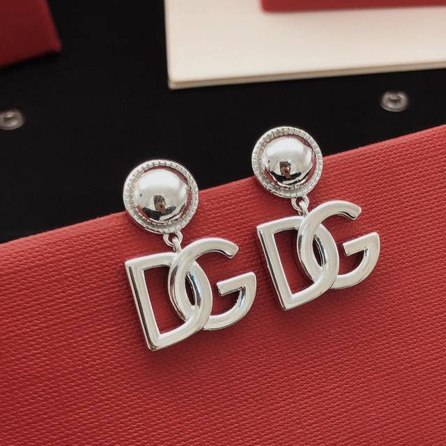 编号Dged0033 Dg*最新款银色光面耳钉 一致Zp黄铜材质