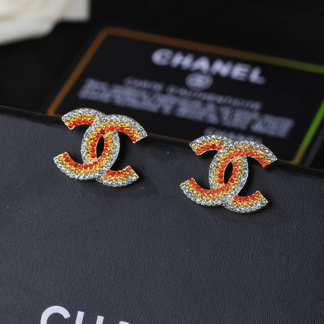 Chanel 小香 新品彩虹耳环 太好看了！新款耳环必备装饰美物 名媛气质、高雅配饰、原版一致黄铜材质