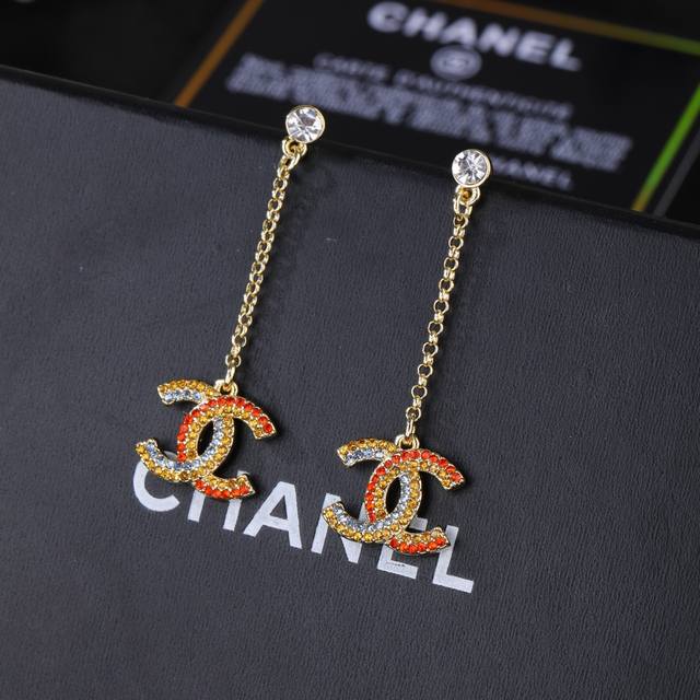 Chanel 小香 新品耳环 太好看了！新款耳环必备装饰美物 名媛气质、高雅配饰、原版一致黄铜材质