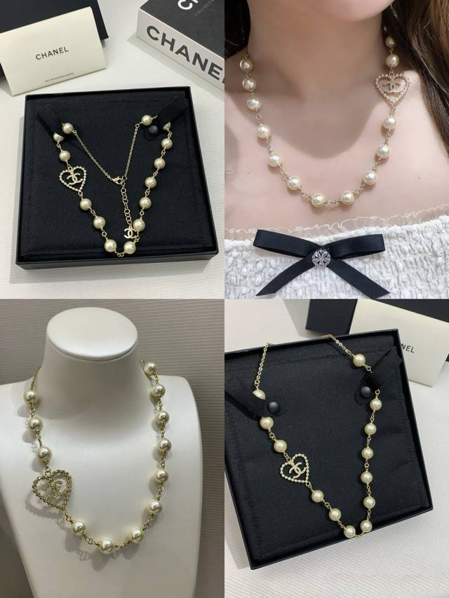 新品，真的超爱 Chanel 25p新款镂空爱心水钻双C珍珠项链，经典款 泡泡钻镂空爱心搭配珍珠链条细节满满 日常通勤百搭实用甜妹辣妹都