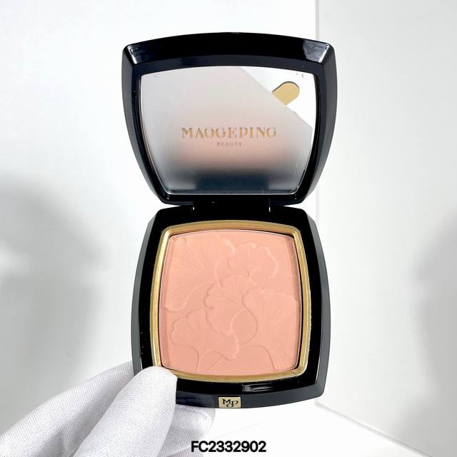 高品质 毛戈平蒲公英粉饼6G。 Fc2332902编码！色号：801#。 嫩颜蒲公英粉了解一下 气质女人难以拒绝的气色粉定妆十腮红一盘多用，自带粉刷方便携带补妆