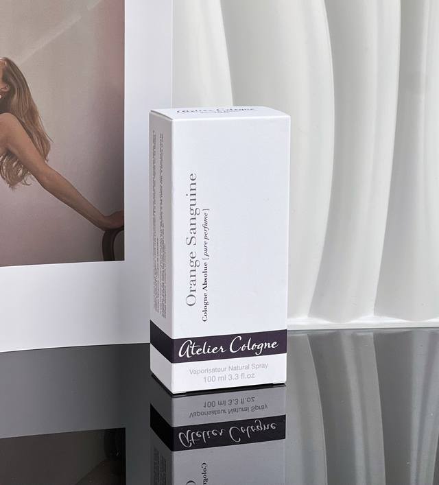 原单品质 用元气柑橘香开启一场星辰奇旅 说到以柑橘作为主角的香型，懂香水的朋友一定会想到欧珑 Atelier Cologne 的赤霞橘光。作为欧珑的第一支香，它