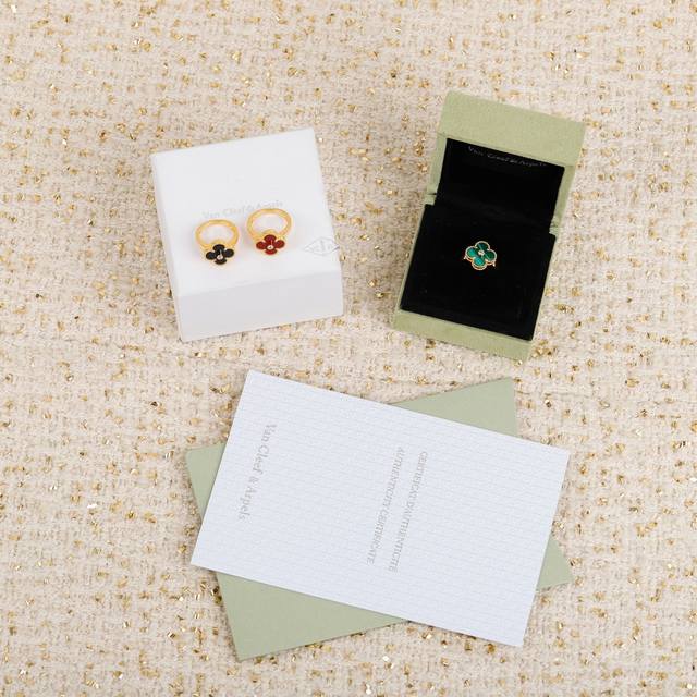 孔雀石 其他色 Vca四叶草带钻戒指 Zp35230+ Vc 经典带钻四叶草戒指 可订做真金真钻版，量大咨询客Fu 精工版本，天然5A级玉石配件，Vc 经典带钻