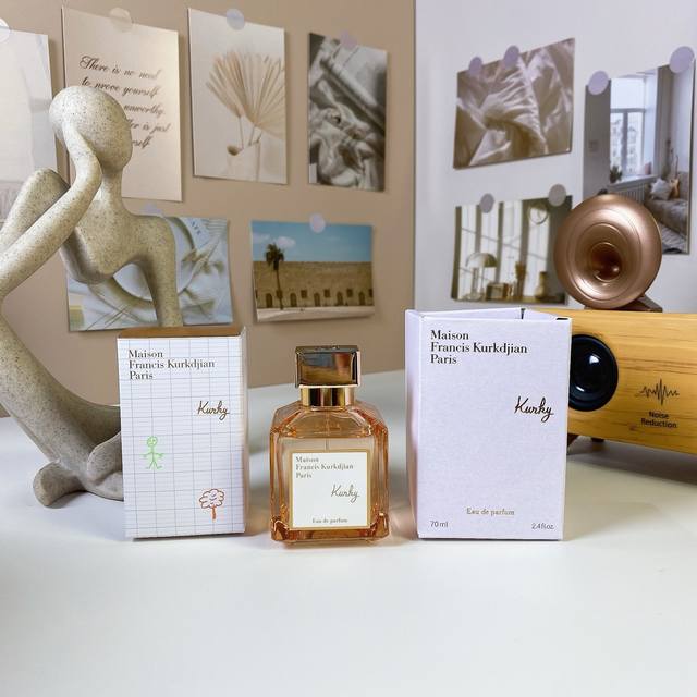 高品质 库尔吉安百家乐重返童年浓香水70Ml Kurky是一款果香麝香的香水，香氣和它的瓶身設計一樣充滿了歡快明亮的感覺，猶如孩子們純真的笑臉，很容易讓人心生好