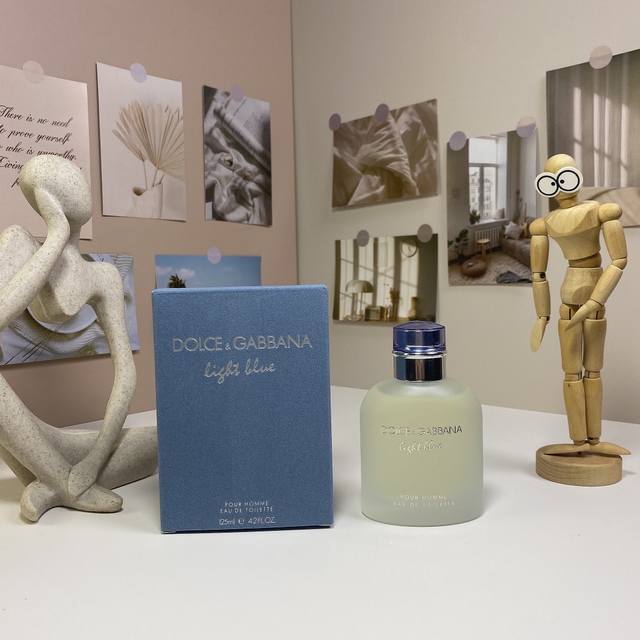高端品质 Dolce Gabbana Light Blue杜嘉班纳浅蓝男士香水 125Ml 香调:水生木质调 前调:橘子葡萄柚 中调:海水杜松 后调:琥珀木麝香