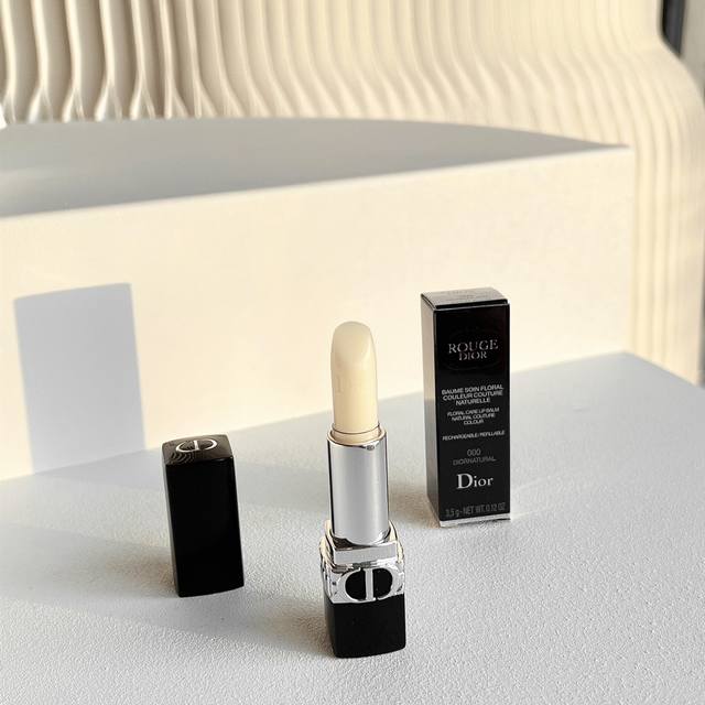 明通版 迪奥蓝金唇部打底润唇膏000# 经典的蓝金包装[萌萌哒R]秋冬最好用的大牌润唇膏 Dior 迪奥 它们第一次推出的透明无色护唇膏 外壳是午夜蓝钢琴镜面烤