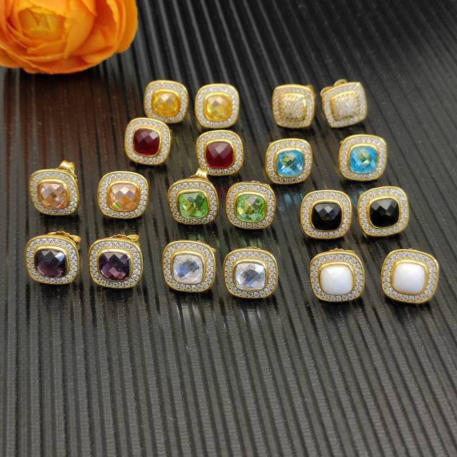 David Yurman 金色四方钻耳钉紫、红、蓝、黑、黄、香槟、绿、白玛瑙、白钻，满钻十种款式。耳钉 ，项链 ，手镯 ，戒指 编号Dyeh-134-142