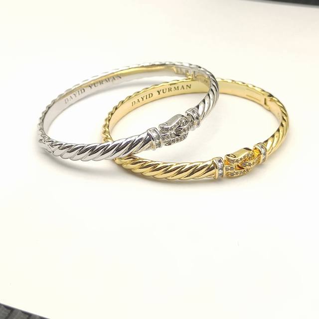 David Yurman 6.2Mm金色镶钻钩扣雕刻波浪手镯 19Cm 。 编号 Dysz-362