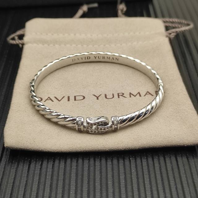 David Yurman 6.2Mm银色镶钻钩扣雕刻波浪手镯 19Cm 。 编号 Dysz-361