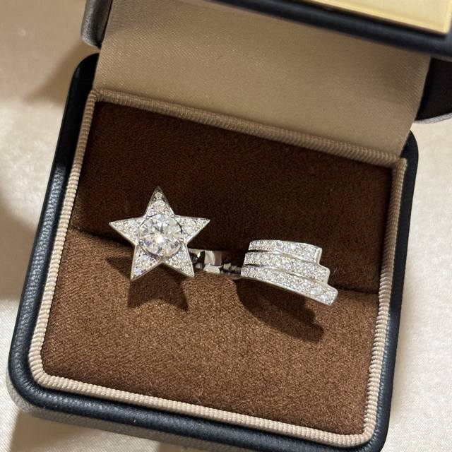 A3361新款 高级珠宝 唯美 奢侈 彗星 流星 开口双指戒 高端定制 精工打造进口S925纯银材质电镀18K金 超美腻！！！唯美流星图案 三排钻 市面最高版本