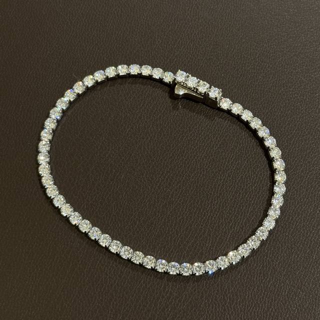 A6373 T家 30分钻 排钻 小号手链爆款手链钻直径款3Mm 约17 Cm 长 刚 露面 怕一出来就会被抢光。 超闪的钻石手链 大牌 八心八箭水晶手链 突袭