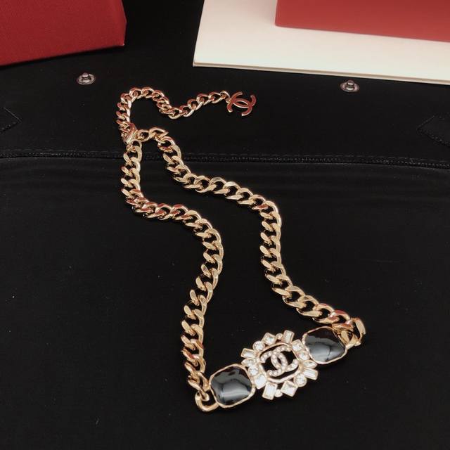 编号Xxl0288 Ch*Nel最新款马眼方钻方块黑色项链 一致Zp黄铜材质