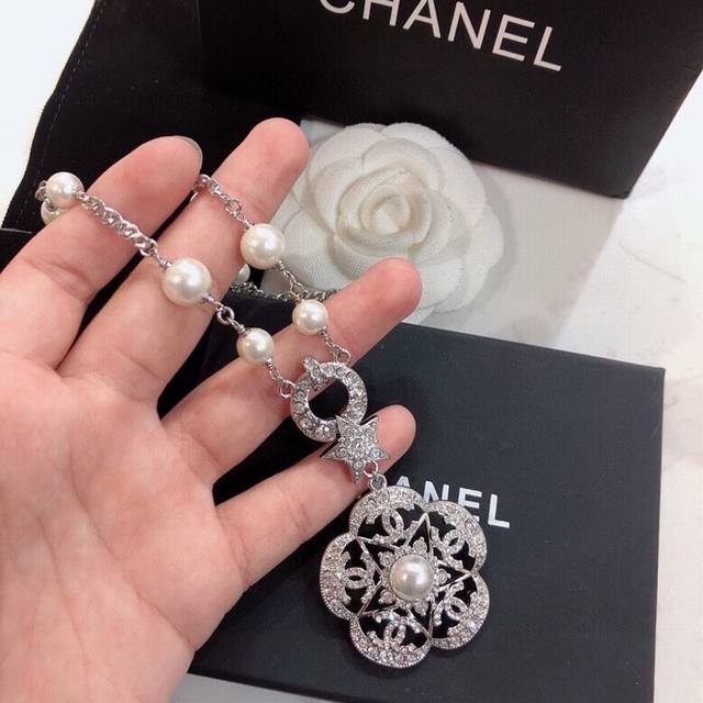 Chanel 香奈儿 新款项链 原版材质专柜同步新款选几款心仪的首饰来点缀美美的你 超级百搭好推荐又一心动款 赚足回头率！必入爆款项链