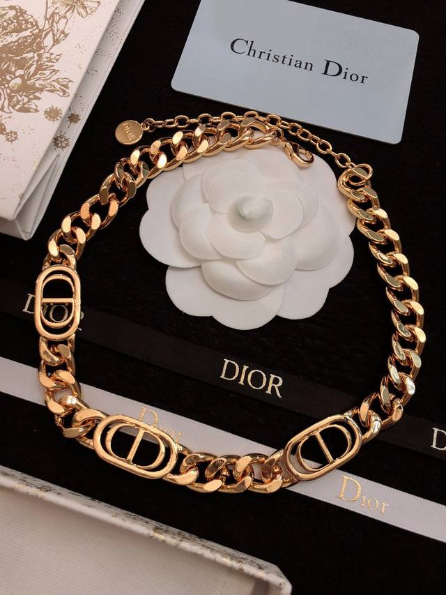 新款Dior 链条迪奥 Cd 光面 Choker 项链 专柜新款上市 美得不要不要的 唯美 浪漫 人手必备款 火爆小红书 精选Zp一致材质 超 Nice 手链