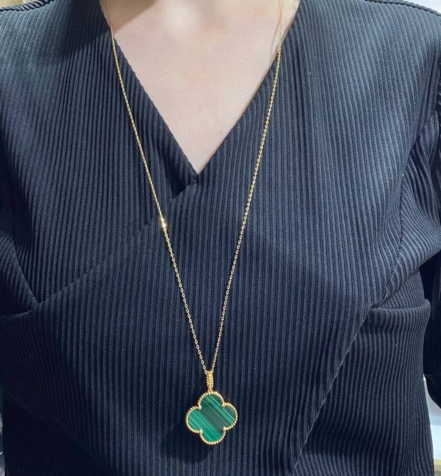 V金镀咪金 Cnc扣头，Zvca天然孔雀石大号四叶草项链版型超级正，正版细节，市面上很多版都是错的！光泽非常好。果断自留！
