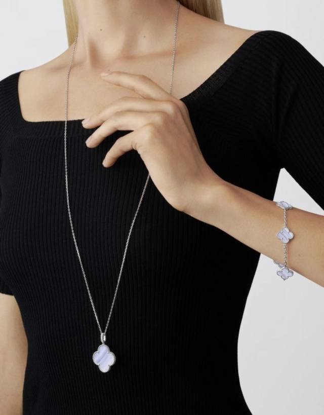 V金镀咪金 Cnc扣头Zvca天然紫玉髓大号四叶草项链版型超级正，正版细节，市面上很多版都是错的！光泽非常好。果断自留！