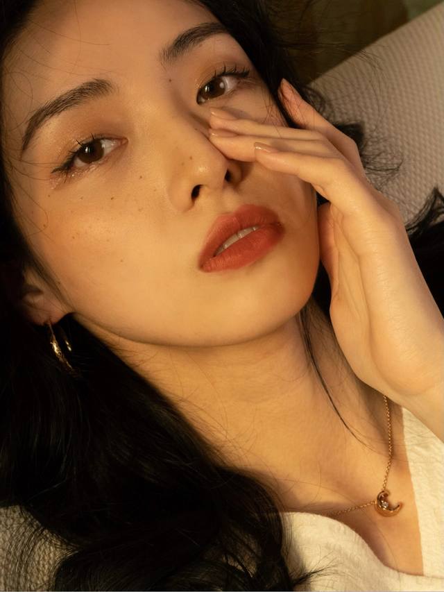 我们出品 Coco 水冰月项链 Zp50 000+ 可以订制真金真钻，量大咨询客Fu Coco Crush项链 年1月1日元旦上市，有一个特别的昵称“水冰月项链