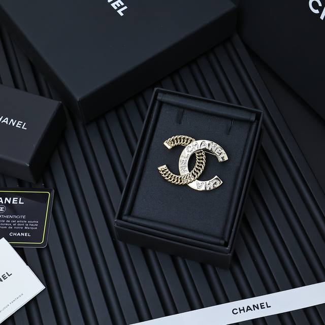 Chanel24批链条字母胸针 链条拼钻字母双C胸针 太爱啦