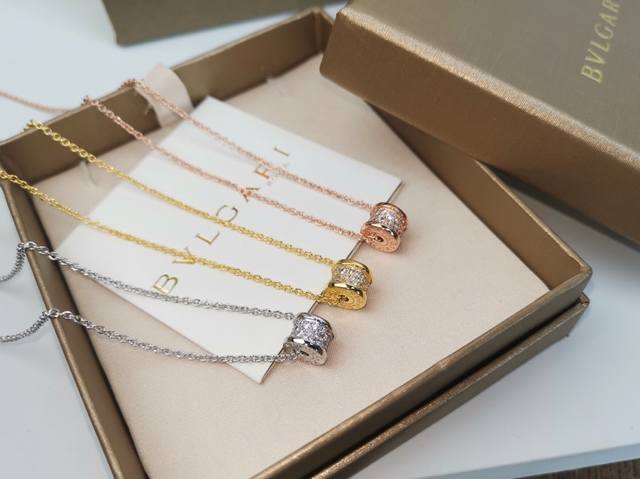 Bvlgari宝格丽升级原版 代购级别 宝格丽 满钻实心 小号 小蛮腰项链，经典款里的战斗机一直都是我们家爆款，顶级品质 亚金精工版，碎钻都是八心八箭的高碳钻，