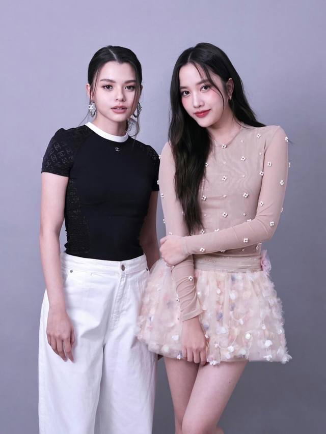 我们出品 Zp10140量大咨询客Fu Ch Nel 大号双C耳环 24A高级手工坊系列，整个系列都要入，火到炸裂，美到窒息，不买真心对不起自己非常有高级感的一