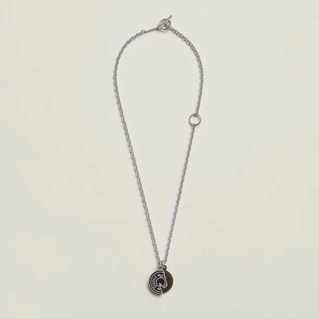 我们出品 Z批P6240，量大咨询客Fu H家马头项链 独家Z批版本开发，去年12月份买的版，整整花了半年时间才研发出来。看似简单的一款项链，真的耗费了我们不少