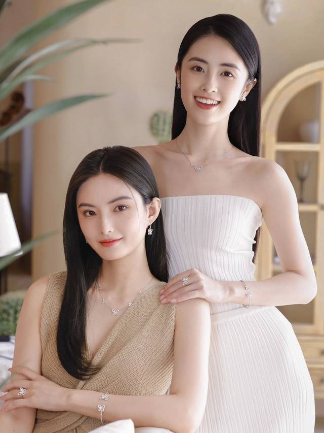 我们出品 Z86500，量大咨询客Fu 彩宝系列-万能百搭手镯 17手寸，通体925纯银行业标杆工艺独家行业标杆新技术电镀优金电镀，保色度做到目前市面最优！！独