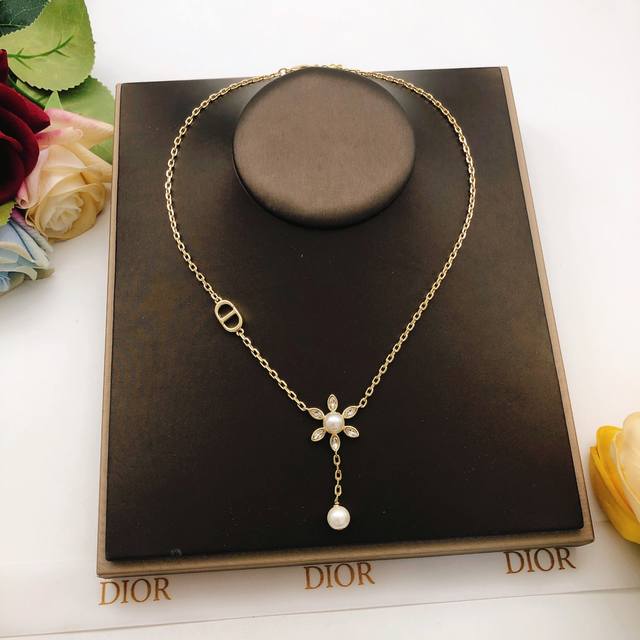 编号Dxl0272 Dio*最新款镶钻马眼太阳花项链 一致Z批黄铜材质