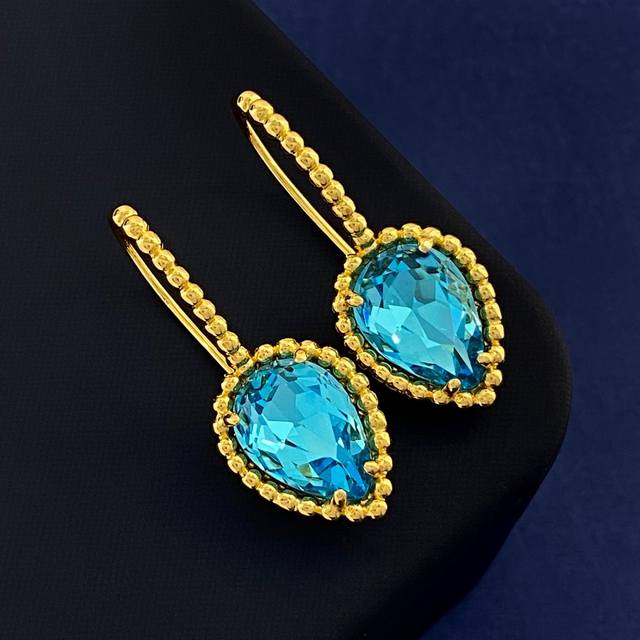 Bs80 无标新款宝诗龙Bouoheron风格 制造多巴胺 人造彩色多切面宝石 金属珠珠边水滴形主钻水晶宝石风耳环耳钉 黄铜材料+人造宝石 电镀18K金 11个
