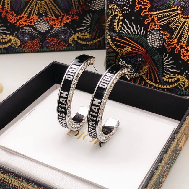 编号Ded0191 Dio*最新款方钻耳勾滴油黑色 一致Z批黄铜材质