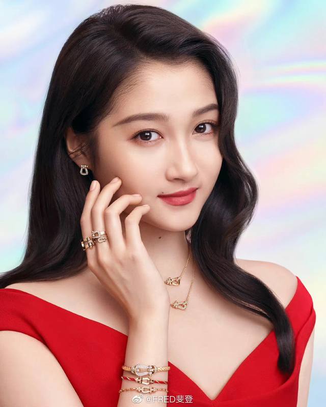 我们出品 小号马蹄耳钉 ，可订做18K真金真钻版，只做对版真金货，价询客Fu，批K市面各种金货 Force 10马蹄耳钉太太美了，低调又好看，细节感满满的，细节