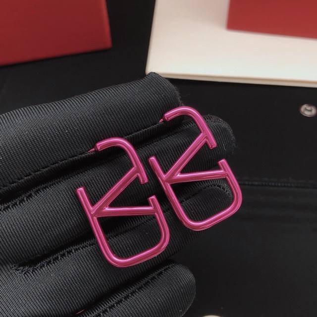 编号Ved0143中号 Valenti*O最新款紫色光面耳钉 一致Zp黄铜材质