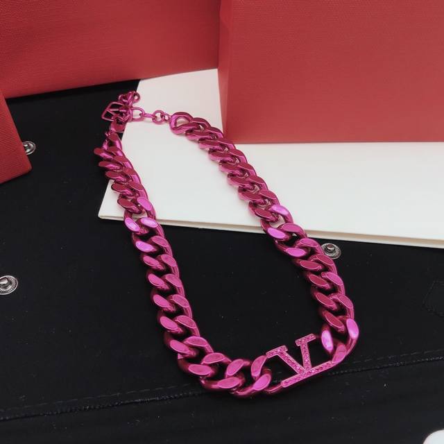 编号Vxl0016项链 编号Vsl0003手链 华伦天奴最新款紫色系列 一致Zp黄铜材质