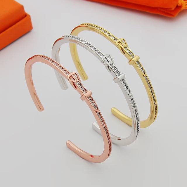 火爆 Hermes爱马仕皮带扣手镯开口手镯亚金材质 微镶 全部八心八箭切割面实物闪闪闪 手镯